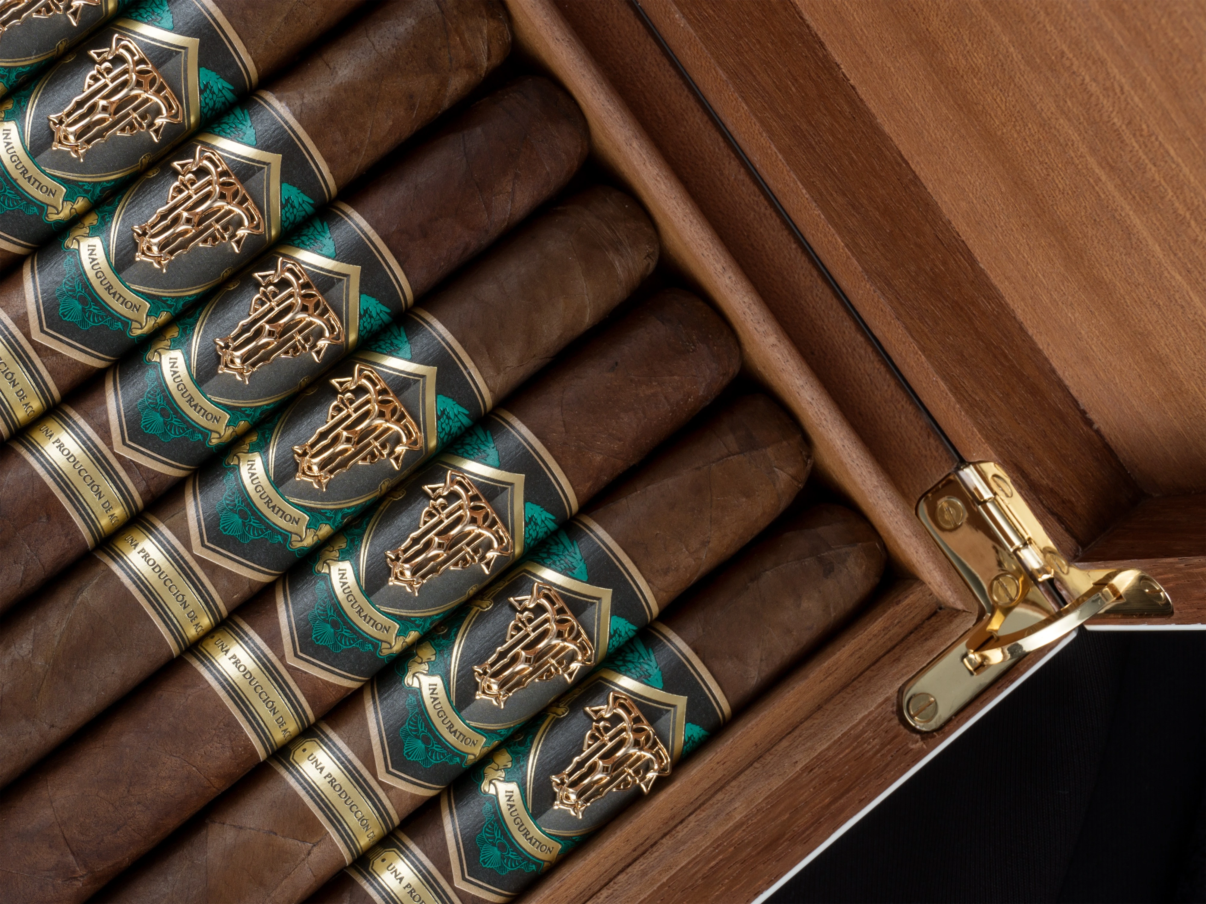 HOME | hero parallax images